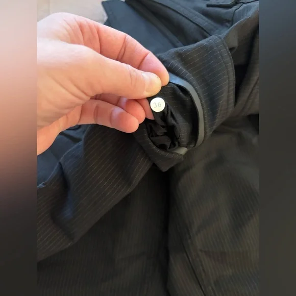 Lululemon Men’s Cargo Shorts Black Size 36 - Picture 3 of 3